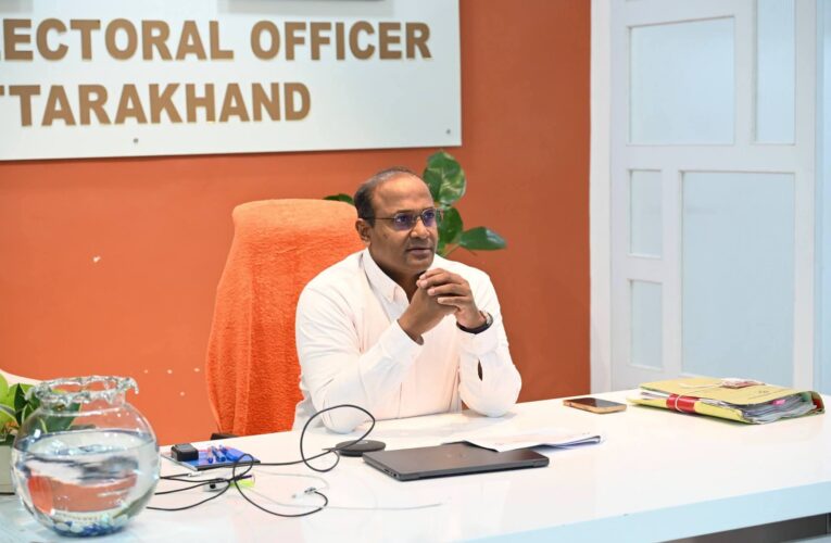 SIR में मतदाता सूची के परिवेक्षण का कार्य करेंगे मंडलायुक्त, मुख्य निर्वाचन अधिकारी ने दानों मंडलायुक्तों के साथ बैठक कर SIR पर की समीक्षा