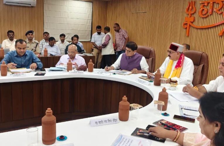 हरिद्वार: कांवड़ मेला-2026 की तैयारियों को समयबद्ध ढंग से अंतिम रूप दें, पड़ोसी राज्यों के साथ प्रभावी समन्वय स्थापित करें : सतपाल महाराज