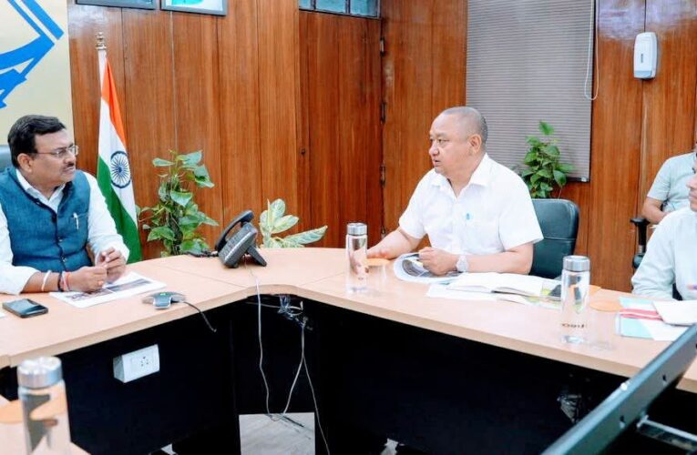 मुख्य सचिव आनंद बर्द्धन ने केदारनाथ पुनर्निर्माण और पुनर्विकास कार्य एवं बद्रीनाथ मास्टर प्लान कार्यों की प्रगति की समीक्षा की