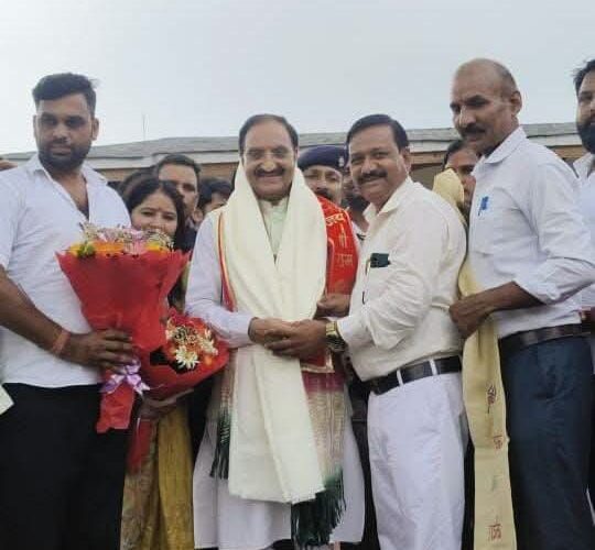 भाजपा प्रदेश कार्यकारिणी सदस्य सुशील पेगोवाल ने लेखक गाँव पहुंचकर दी पूर्व मुख्यमंत्री डॉ. रमेश पोखरियाल ‘निशंक’ को जन्मदिन की शुभकामनाएं, उत्तम स्वास्थ्य एवं दीर्घायु की कामना की, कहा-डॉ. रमेश पोखरियाल ‘निशंक’ ने अपने राजनीतिक एवं सामाजिक जीवन में प्रदेश और देश के विकास के लिए महत्वपूर्ण योगदान दिया