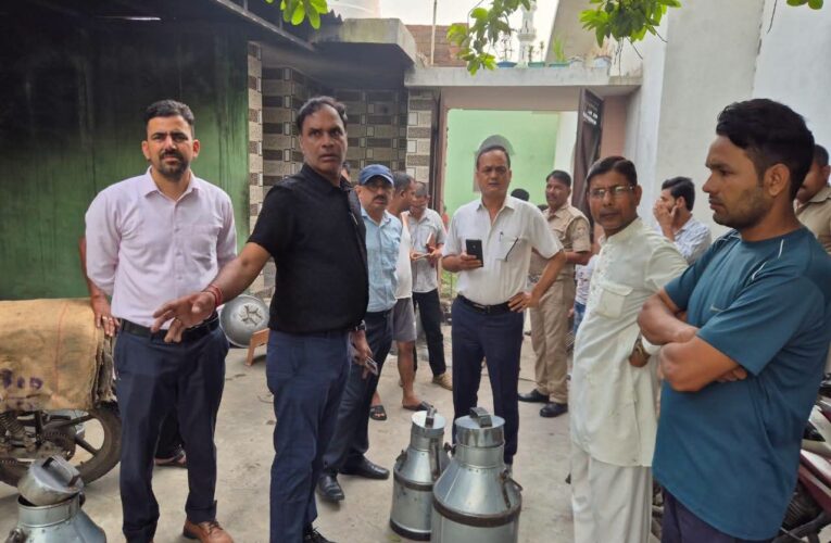 लक्सर में अवैध खाद्य निर्माण इकाइयों पर छापेमारी, दो प्रतिष्ठान सील, बिना वैध लाइसेंस संचालित खाद्य निर्माण इकाइयों पर प्रशासन की बड़ी कार्रवाई, दो प्रतिष्ठानों को नोटिस जारी कर सील करने की प्रक्रिया शुरू, जांच हेतु नमूने लिए गए