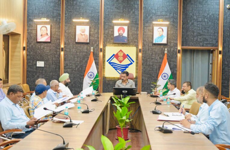 देहरादून: मतदाता सूची का ड्राफ्ट रोल प्रकाशन के बाद सार्वजनिक, 13 अगस्त तक किए जा सकेंगे दावे-आपत्तियां, ड्राफ्ट रोल में 11.90 लाख वोटर दर्ज, मतदान केंद्रों की संख्या बढ़कर हुई 2045, जिलाधिकारी डॉ. आशीष चौहान ने राजनीतिक दलों को उपलब्ध कराया ड्राफ्ट रोल, त्रुटियों पर तत्काल सुझाव देने की अपील