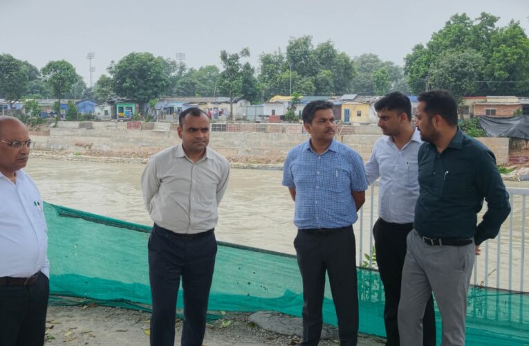 हरिद्वार: कांवड़ मेले की तैयारियों का गढ़वाल मंडल आयुक्त आनंद स्वरूप ने लिया जायजा, कांवड़ पटरी मार्ग का किया स्थलीय निरीक्षण