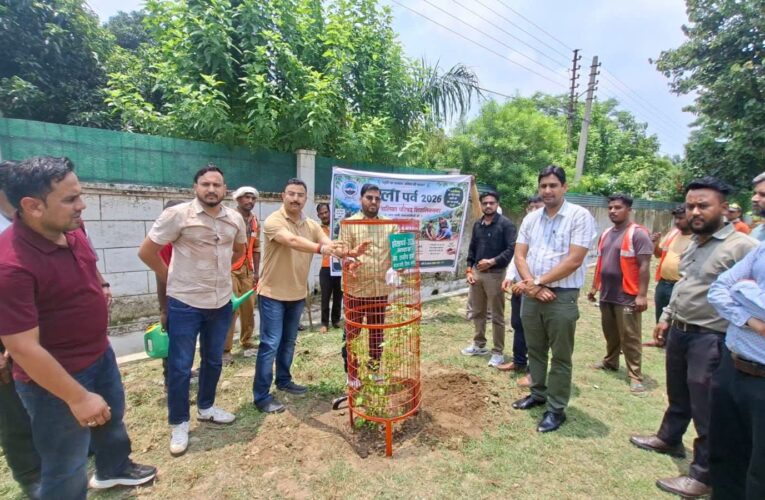 हरेला पर्व पर नगर पालिका अध्यक्ष राजीव शर्मा ने एचआरडीए सचिव प्रत्यूष सिंह के साथ किया वृक्षारोपण, पर्यावरण संरक्षण का दिया संदेश