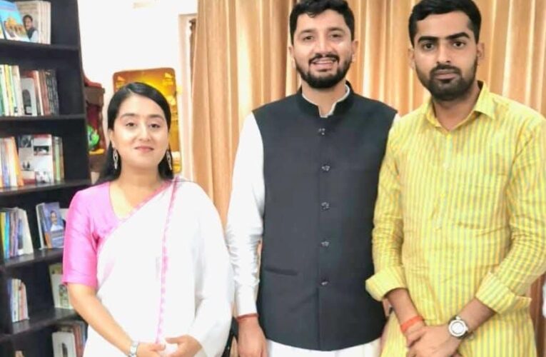 भाजपा युवा मोर्चा के प्रदेश मंत्री आर्यन देव उनियाल से भाजपा युवा मोर्चा चुड़ियाला मंडल अध्यक्ष सिद्दार्थ चौधरी ने की मुलाकात