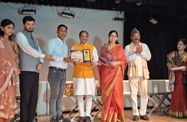 हिंदी साहित्य के क्षेत्र में उत्कृष्ट योगदान के लिए डॉ. रजनीश सैनी ‘राजेंद्र’ सम्मानित