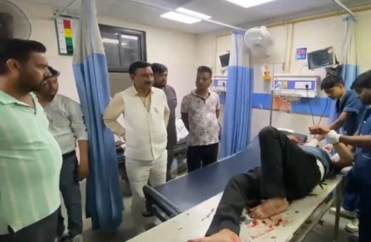 रुड़की मेयर प्रतिनिधि ललित मोहन अग्रवाल ने दिखाई मानवता, सड़क हादसे में घायल रेहड़ी संचालक को पहुंचाया अस्पताल