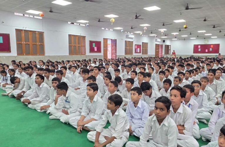 सरस्वती विद्या मंदिर इंटर कॉलेज, सेक्टर-2 बीएचईएल में गुरु पूर्णिमा पर गुरु महिमा का हुआ भावपूर्ण गुणगान