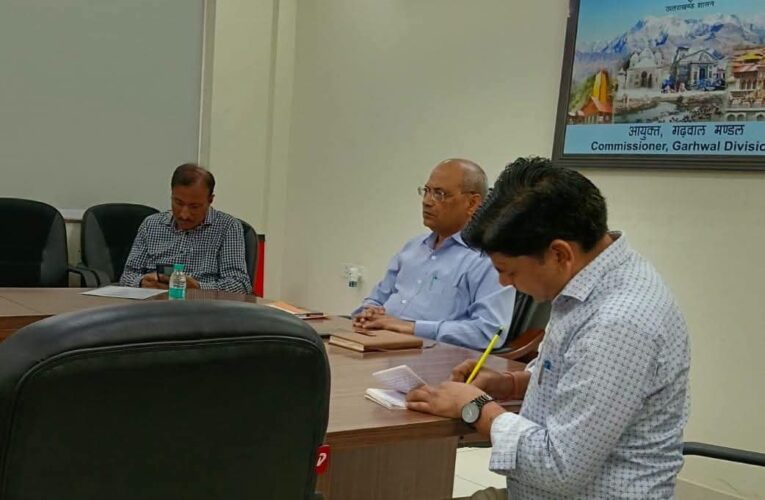 आपदा राहत कार्यों में तेजी लाएं, अवरुद्ध मार्गों को प्राथमिकता से खोलें: आयुक्त आनंद स्वरूप, गढ़वाल आयुक्त ने वीसी के माध्यम से की मानसून एवं आपदा राहत कार्यों की समीक्षा