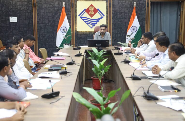 देहरादून: राजस्व वसूली में ढिलाई पर बरतेगी सख्ती, डीएम डॉ0 आशीष चौहान ने दी कड़ी चेतावनी, लक्ष्य से पीछे चल रहे विभाग बनाएं तत्काल कार्ययोजना, हर माह होगी प्रगति की समीक्षा
