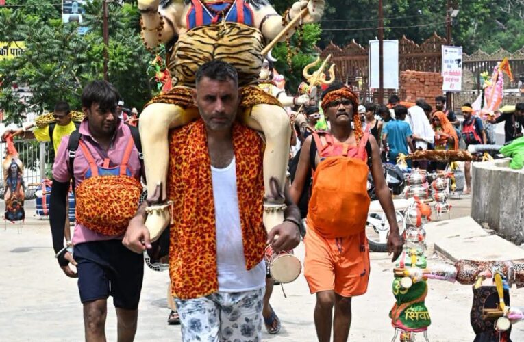 कांवड़ यात्रा में  उमड़ रहा है आस्था का सैलाब, कांवड़ मेले के चौथे दिन 31 लाख 50 हजार शिवभक्तों ने पवित्र गंगाजल लेकर अपने गंतव्य की ओर हुए रवाना, अब तक 76 लाख 85 हजार शिवभक्त पवित्र गंगाजल लेकर अपने-अपने गंतव्य की ओर हो चुके हैं रवाना