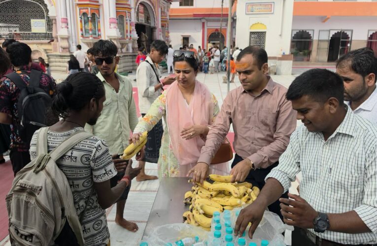 सावन के प्रथम सोमवार पर दक्षेश्वर महादेव मंदिर पहुंचे जिलाधिकारी मयूर दीक्षित, व्यवस्थाओं का लिया जायजा, शिवभक्तों की सुरक्षा, भीड़ प्रबंधन एवं सुचारु दर्शन व्यवस्था के दिए निर्देश
