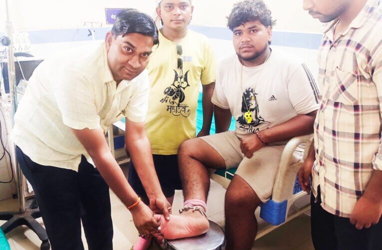 प्राथमिक स्वास्थ्य केंद्र इमलीखेड़ा में कांवड़ियों को 24 घंटे स्वास्थ्य सेवाएं, मानवता की सेवा की बन रही मिसाल