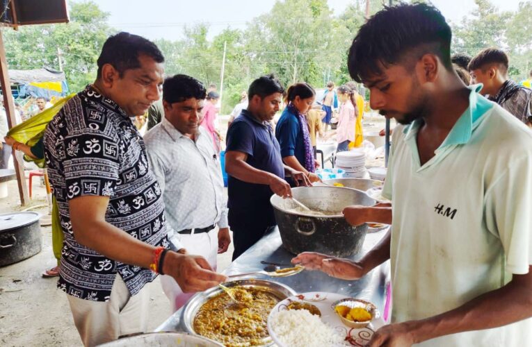 वरिष्ठ पत्रकार जितेंद्र सैनी इन दिनों शिवभक्त कांवड़ियों की सेवा में पूरी श्रद्धा और समर्पण के साथ जुटे हुए हैं,  चार दिन से जारी है निशुल्क भंडारे का आयोजन