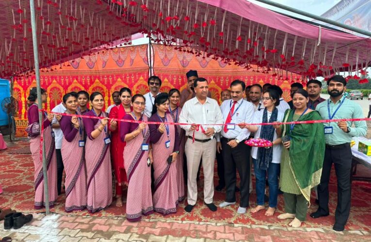 माउण्ट लिटरा जी स्कूल भगवानपुर के सौजन्य से संचालित कांवड़ियों के लिए निःशुल्क जलपान शिविर का उद्घाटन डायरेक्टर डॉ० जीशान अली ने किया, कहा-धर्म जात से ऊपर उठ कर मानव सेवा करने से ईश्वर की प्राप्ति होती है