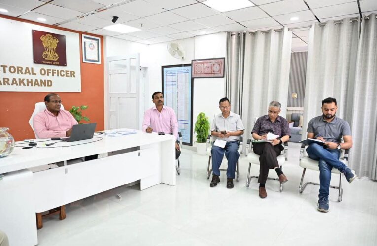 BLO और फील्ड स्टॉफ को प्रोत्साहित करें जिलाधिकारी: सीईओ, मुख्य निर्वाचन अधिकारी ने मंडलायुक्तों और जिलाधिकारियों के साथ बैठक कर SIR पर की समीक्षा