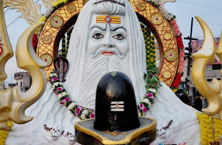 कांवड़ यात्रा में उमड़ रहा है आस्था का सैलाब, आज 55 लाख 40 हजार शिवभक्तों ने पवित्र गंगाजल लेकर अपने गंतव्य की ओर हुए रवाना, अब तक 3 करोड़ 19 लाख 48 हजार शिवभक्त पवित्र गंगाजल लेकर अपने-अपने गंतव्य की ओर हो चुके हैं रवाना
