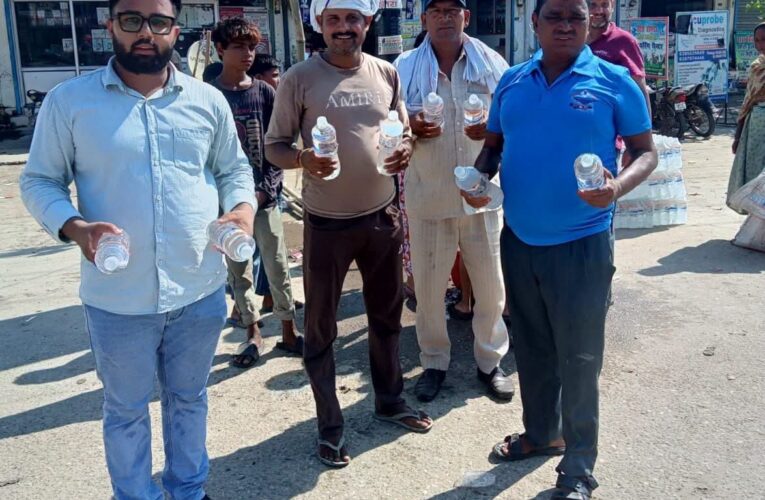 भगवानपुर: पूर्व प्रबंधक सत्यपाल त्यागी ने शिवभक्तों को वितरित किया पेयजल, कहा-कांवड़ यात्रा में शामिल शिवभक्तों की सेवा करना पुण्य का कार्य