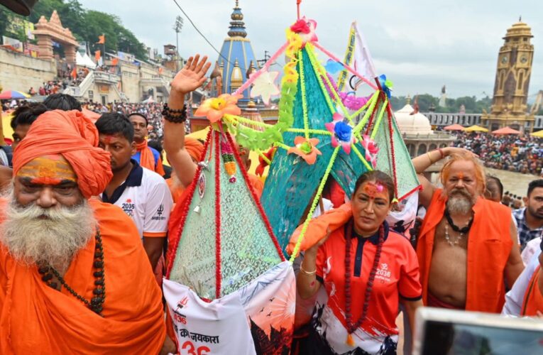 2036 में भारत को ओलंपिक की मेजबानी करने का मौका मिले इस कामना के साथ खेल मंत्री रेखा आर्य ने हरकी पैड़ी से उठाई कांवड़, 22 किलोमीटर दूरी तय करने के लिए ऋषिकेश हुई रवाना