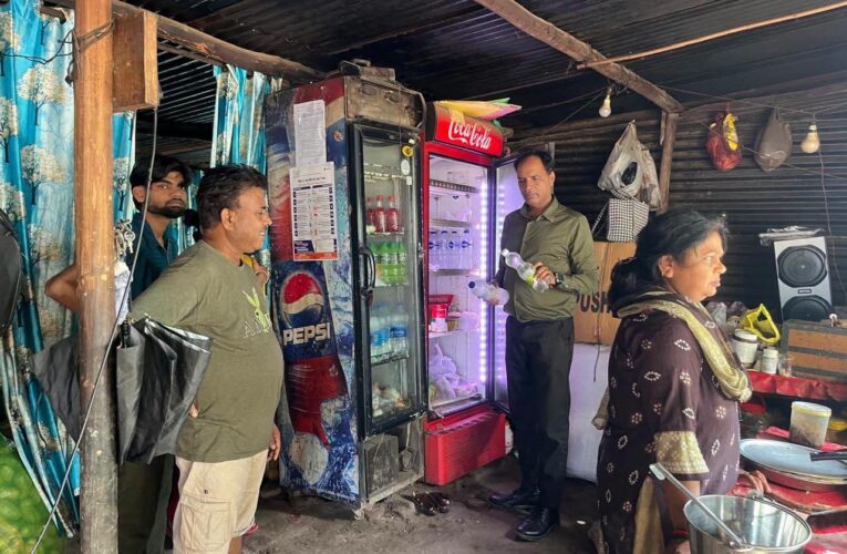 खाद्य सुरक्षा विभाग द्वारा कावड़ मेले के दृष्टिगत निरंतर किया जा रहा है खाद्य कारोबारी के प्रतिष्ठानों का निरीक्षण, दो खाद्य कारोबारी के विरुद्ध न्यायालय में दायर किया गया वाद