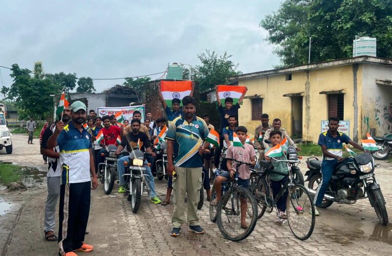 हर घर तिरंगा कार्यक्रम के अंतर्गत विभिन्न स्कूलों में आयोजित की गई तिरंगा पेंटिंग प्रतियोगिता, जनपद के विभिन्न स्कूलों में विकासखंड एवं ग्राम पंचायत में आयोजित की गई तिरंगा रैली