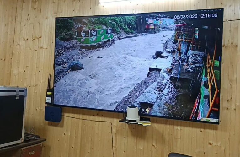 देहरादून: संवेदनशील क्षेत्रों में 24×7 निगरानी, हाईटेक कैमरों से आपदा प्रबंधन को मिला तकनीक सहारा, आधुनिक तकनीक से आपदा प्रबंधन को मिलेगी नई मजबूती: डीएम