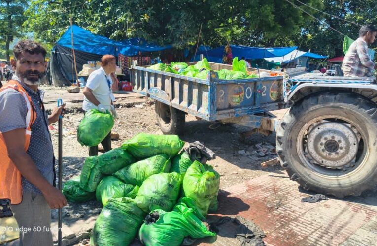 कांवड़ यात्रा सकुशल सम्पन्न होने के बाद जनपद में चलाया जा रहा वृहद सफाई अभियान, जिलाधिकारी ने आमजन, स्वयंसेवी संगठनों, जनप्रतिनिधियों एवं व्यापार मंडलों से अभियान में शामिल होने की अपील की