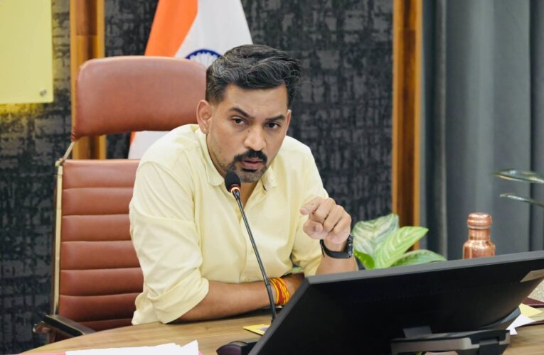 15 अगस्त को जिलेभर के शिक्षण संस्थानों में दिलाई जाएगी ‘कन्या भ्रूण संरक्षण प्रतिज्ञा’ डीएम ने दिए निर्देश, बाल लिंगानुपात में सुधार और बेटियों के प्रति सकारात्मक सामाजिक वातावरण बनाने की पहल