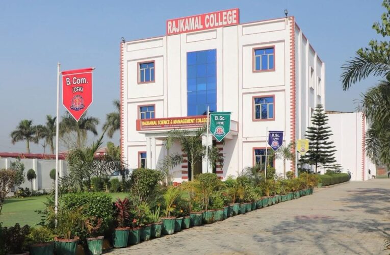 राजकमल कॉलेज में नवप्रवेशित छात्रों के स्वागत एवं दीक्षारंभ कार्यक्रम का शुभारंभ