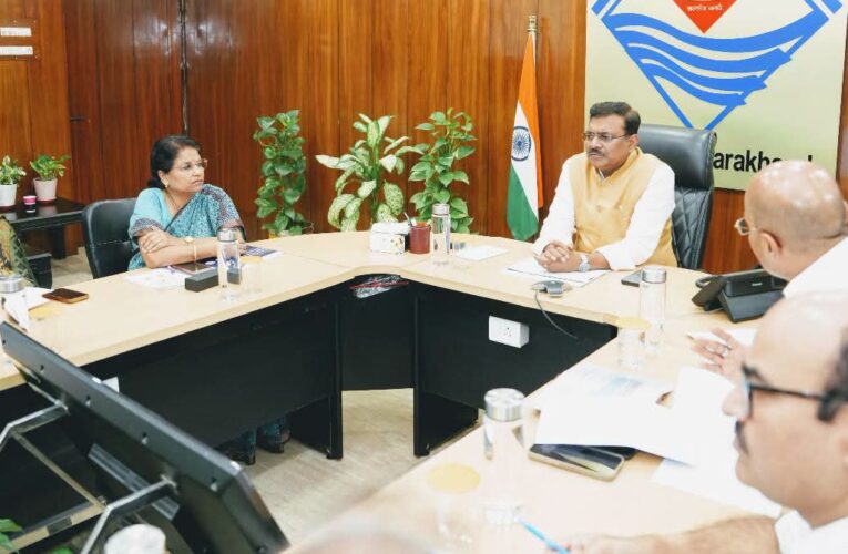 मुख्य सचिव आनन्द बर्द्धन ने सचिवालय में तकनीकी शिक्षा विभाग की समीक्षा की, ली प्रदेश के तकनीकी शिक्षण संस्थानों, फैकल्टी एवं विद्यार्थियों के विषय में विस्तार से जानकारी