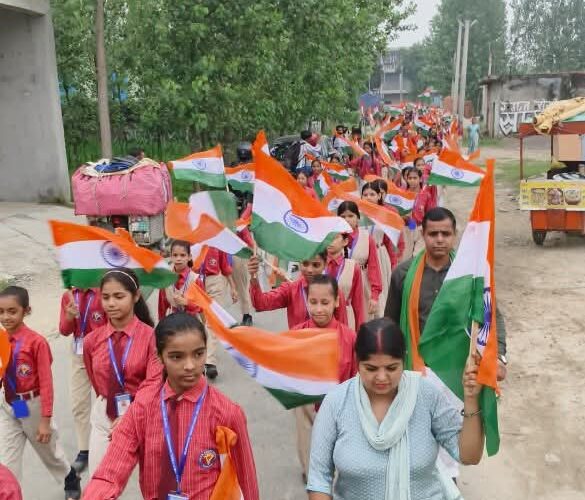 स्वतंत्रता दिवस के अवसर पर जीबीवीएम पब्लिक स्कूल खानपुर भगवानपुर ने निकाली तिरंगा यात्रा, छात्र-छात्राओं ने बढ़-चढ़कर भाग लिया, देश की आजादी के लिए हमारे वीर शहीदों ने अपना सर्वस्व न्योछावर कर दिया: प्रबंधक अमित चौधरी