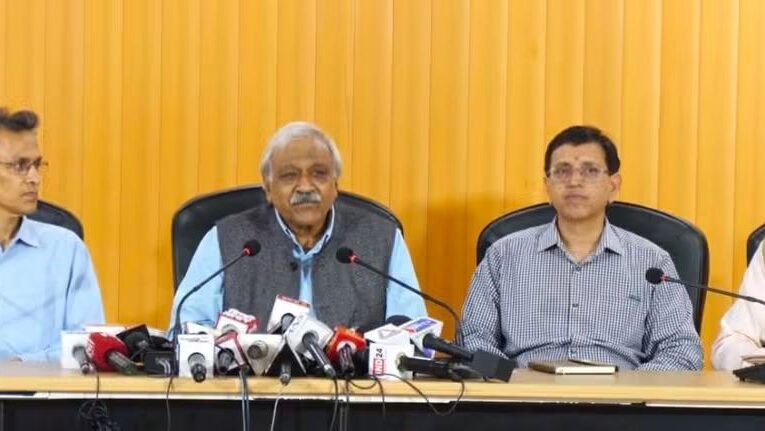 उत्तराखण्ड के वास्तविक एवं सतत विकास के लिए राज्य के गांवों तक अवसंरचना एवं गुणवत्तापूर्ण सेवाओं की पहुंच सुनिश्चित करना आवश्यक: दिनेेश अग्रवाल