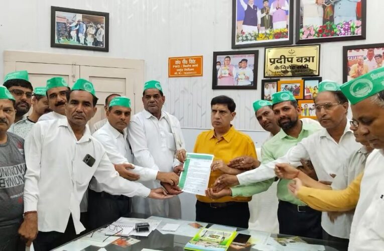विभिन्न मांगों को लेकर किसान मजदूर संगठन ने कैबिनेट मंत्री प्रदीप बत्रा को सौंपा पत्र