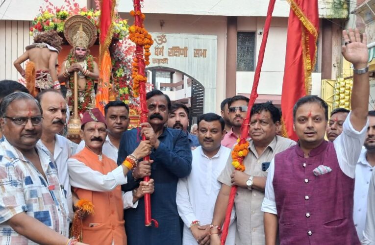 श्रीरामलीला समिति (बीटी) ने 107-वीं रामलीला के शुभारंभ से पूर्व निकाली श्री हनुमान जी की भव्य पताका शोभायात्रा