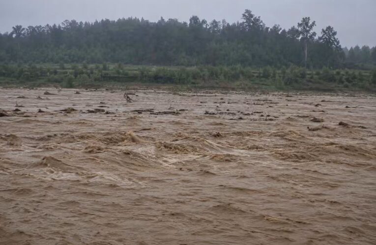 बुग्गावाला की नादिया उफान पर, खेतों का कटाव तेज, गांवों पर मंडराने लगा खतरा