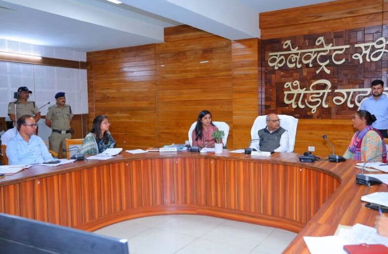जनता दर्शन से लोगों को मिल रहा सीधा फायदा, शिकायतों के समाधान से बढ़ रहा प्रशासन पर भरोसा, गढ़वाल आयुक्त ने 28 शिकायतों पर दिए समयबद्ध कार्रवाई के निर्देश, जिलाधिकारी की पहल से पुरानी शिकायतों का भी हो रहा प्रभावी निस्तारण