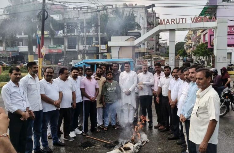 राहुल गांधी के बयान के विरोध में भाजपा अनुसूचित जाति मोर्चा ने हरिद्वार में फूंका पुतला