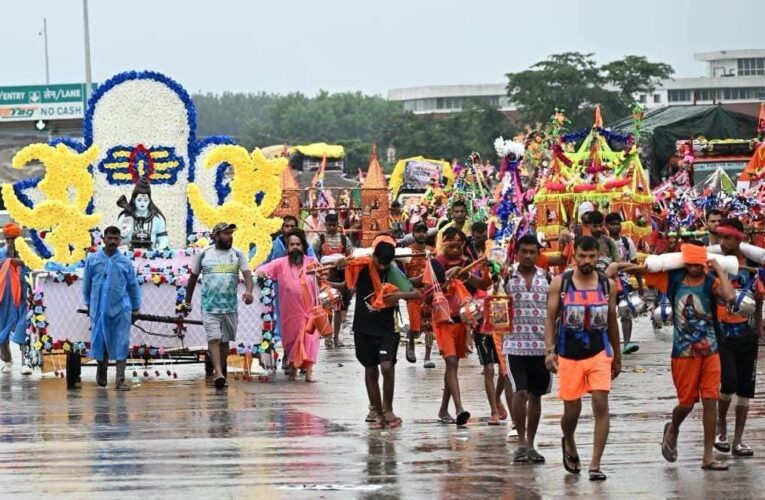 कांवड़ मेले में आज 39 लाख 15 हजार शिवभक्तों ने पवित्र गंगाजल लेकर अपने गंतव्य की ओर हुए रवाना, अब तक 2 करोड़ 19 लाख 70 हजार शिवभक्त पवित्र गंगाजल लेकर अपने-अपने गंतव्य की ओर हो चुके हैं रवाना