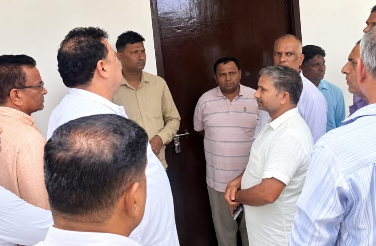 विजिलेंस टीम ने नारसन ब्लॉक परिसर में पीआरडी के ब्लॉक अधिकारी को 35 हजार रुपये घूस लेते रंगेहाथ गिरफ्तार किया, मची अफरा-तफरी