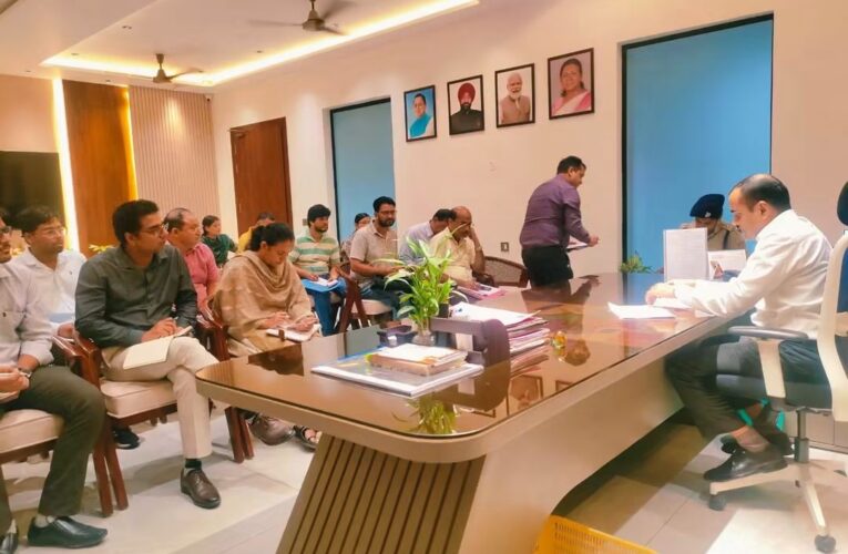 हरिद्वार: राष्ट्रीय राजमार्गों पर अतिक्रमण किसी भी दशा में बर्दाश्त नहीं: जिलाधिकारी मयूर दीक्षित, उच्चतम न्यायालय के निर्देशों के अनुपालन को लेकर जिला स्तरीय टास्क फोर्स की बैठक, ड्रोन सर्वे और संयुक्त अभियान के निर्देश