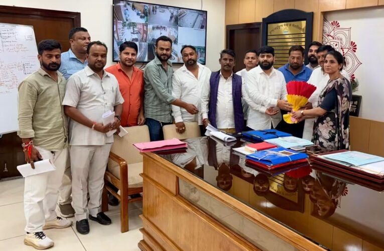 हरिद्वार: कांग्रेस पार्षदों ने कुंभ मेला अधिकारी से की मुलाकात, विकास कार्यों को लेकर सौंपा प्रस्ताव