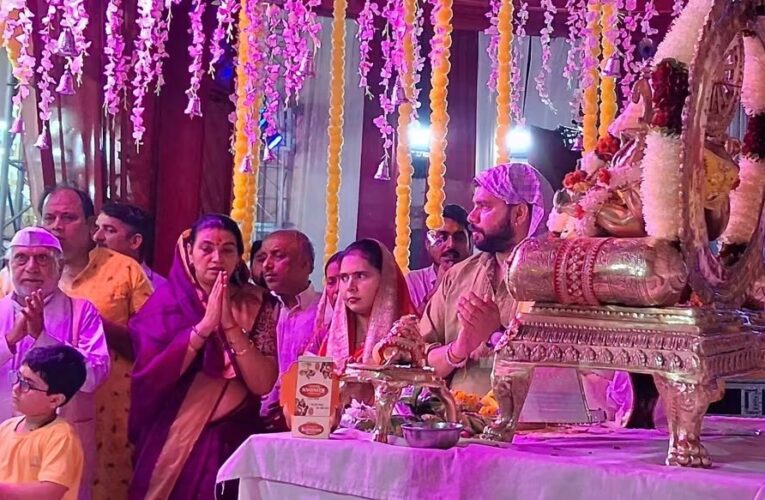 नगर निगम परिसर में गणेश चतुर्थी की पहली संध्या पर महाआरती का आयोजन, गणपति बप्पा के जयकारों से गुंजायमान हुआ प्रांगण
