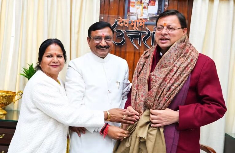 रुड़की मेयर अनीता ललित अग्रवाल ने मुख्यमंत्री पुष्कर सिंह धामी को दी जन्मदिन की शुभकामनाएं, कहा-सीएम धामी के नेतृत्व में उत्तराखंड निरंतर विकास की दिशा में आगे बढ़ रहा है