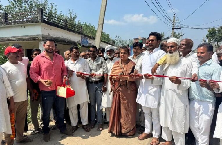 भगवानपुर विधायक ममता राकेश ने अकबरपुर कालसो में किया नाले का उद्घाटन, कहा-ग्रामीण क्षेत्रों में जरूरी सुविधाओं को मजबूत करना और लोगों की समस्याओं का समाधान कराना विकास कार्यों की प्राथमिकता