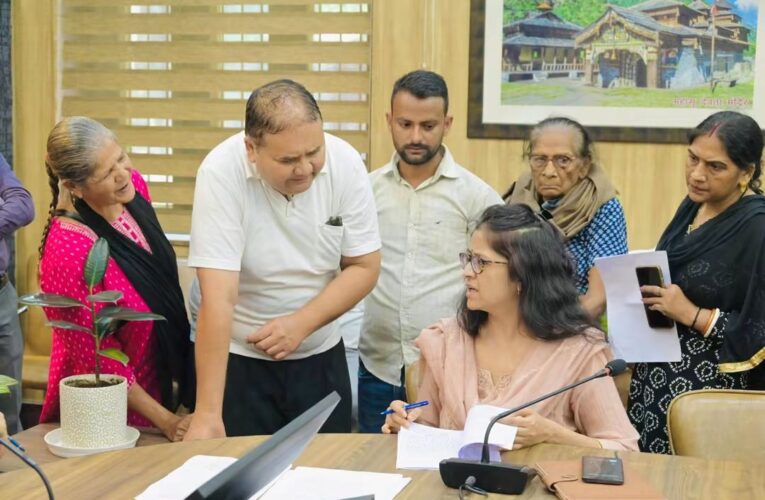 देहरादून: सरकारी भूमि पर कब्जे और प्लॉटिंग की शिकायत पर जांच के निर्देश, जन समाधान दिवस में 137 से अधिक फरियाद, समाधान दिवस में भूमि विवाद और अतिक्रमण के मामले, अधिकारियों को समयबद्ध कार्रवाई के निर्देश