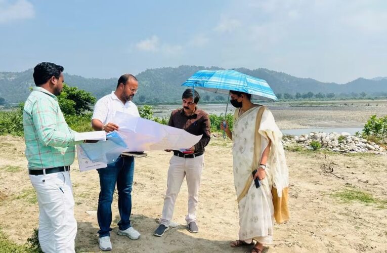 कुंभ मेला-2027 की तैयारियों में तेजी, सड़कों एवं मेला भूमि के समतलीकरण कार्यों का मेलाधिकारी ने किया निरीक्षण, मेला क्षेत्र में सड़क निर्माण, नवीनीकरण एवं सुधार कार्यों को समयबद्धता के साथ पूर्ण करने के निर्देश