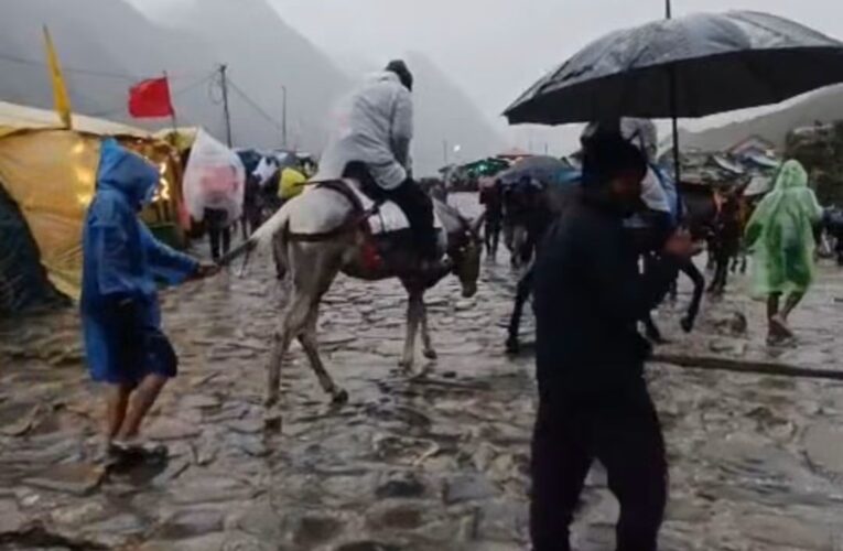 रेड अलर्ट के चलते केदारनाथ धाम यात्रा दो दिन के लिए स्थगित, मौसम सामान्य होने पर फिर शुरू होगी यात्रा