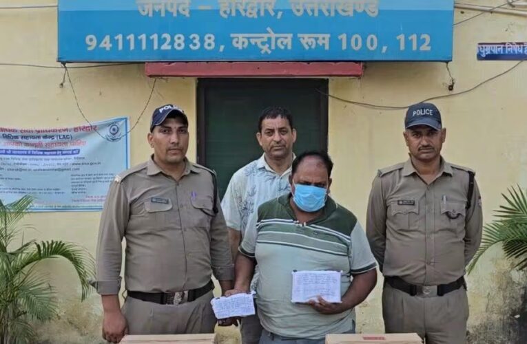 ऑपरेशन प्रहार के तहत पथरी थाना पुलिस ने धनपुरा गांव में छापेमारी कर 16 पेट्टी अवैध देशी शराब बरामद की