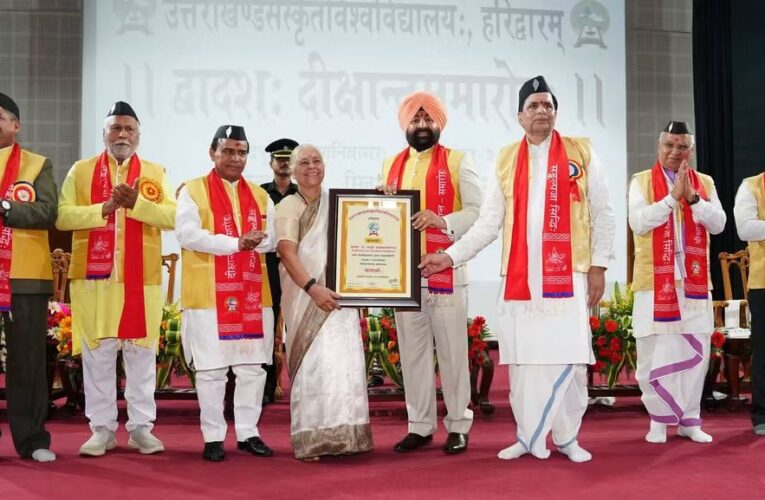 संस्कृत को नई तकनीक, शोध और नवाचार से जोड़ने की जरूरत: राज्यपाल, संस्कृत विवि के दीक्षांत समारोह में राज्यपाल ने 32 छात्रों को गोल्ड मेडल और छह छात्रों को पीएचडी की उपाधि से नवाजा