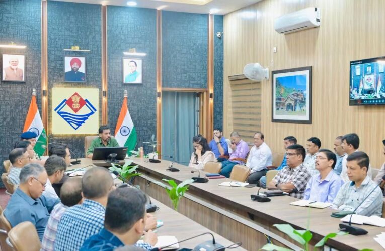 सीएम हेल्पलाइन की 36 से 180 दिन तक लंबित शिकायतों पर डीएम सख्त, सीएम हेल्पलाइन पर लंबित शिकायतों की 2 दिन में रिपोर्ट देने के निर्देश, फोर्स क्लोज शिकायतों पर प्रमाण पत्र होगा अनिवार्य, वर्ष 2025 से लंबित मुख्यमंत्री घोषणाओं पर संबंधित अधिकारियों को कारण बताओ नोटिस के निर्देश